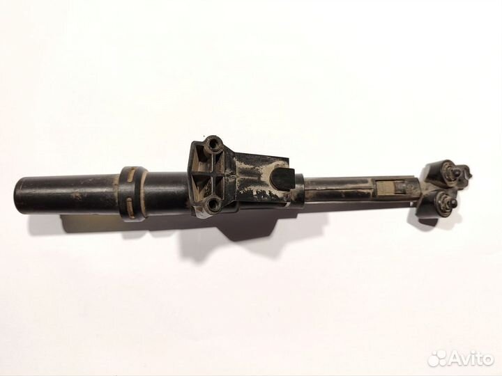 Форсунка омывателя правая на Volvo S40