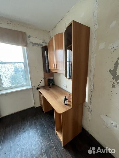 Письменный стол со шкафом