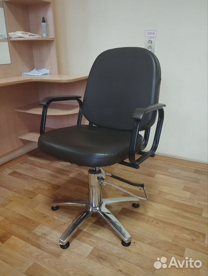 Парикмахерское кресло