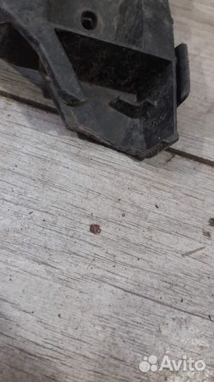 Кронштейн заднего бампера правый Opel Astra J С