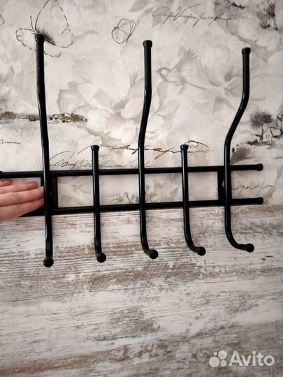 Вешалка настенная металлическая