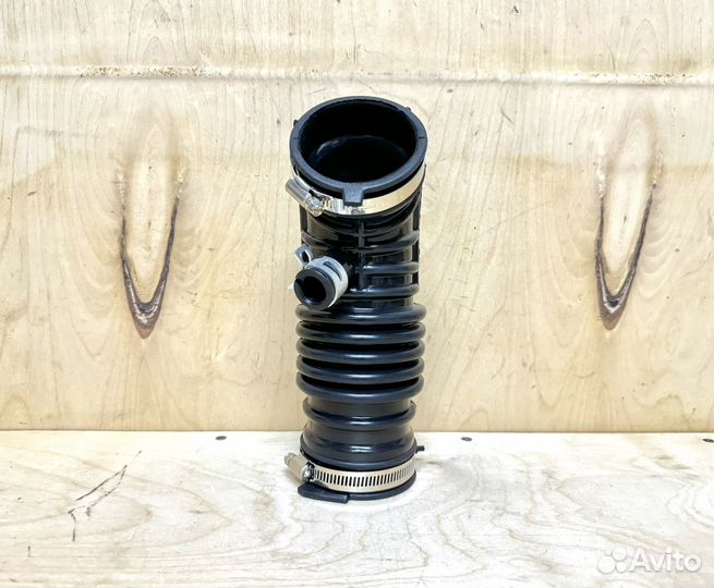 Патрубок Infiniti QX50 G35 G37 EX37 M37 Q70 правый