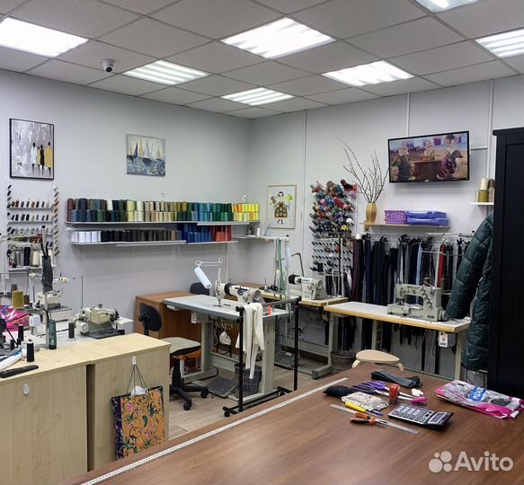 Швея, портной в ателье