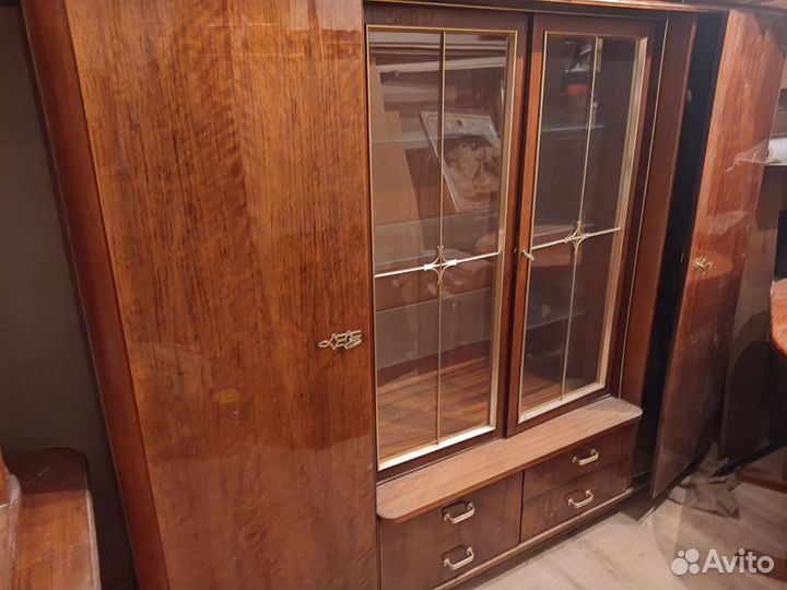 Шкаф сервант старинный ГДР