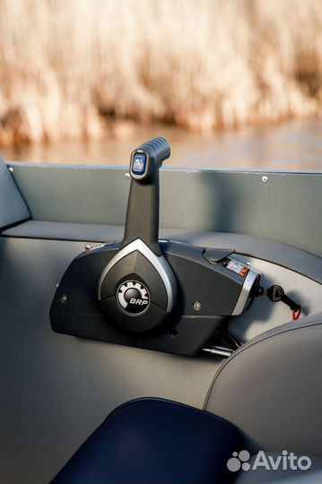 Моторный катамаран для экскурсий и водных прогулок