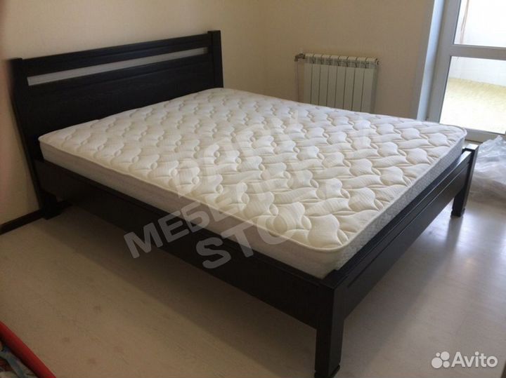 Кровать массив