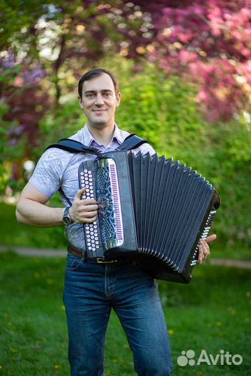 Поющий баянист на праздник, Юбилей, День рождения