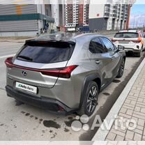 Lexus UX 2.0 CVT, 2019, 70 300 км, с пробегом, цена 3 150 000 руб.