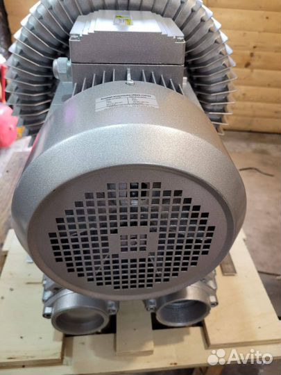 Вихревой вакуумный насос UV