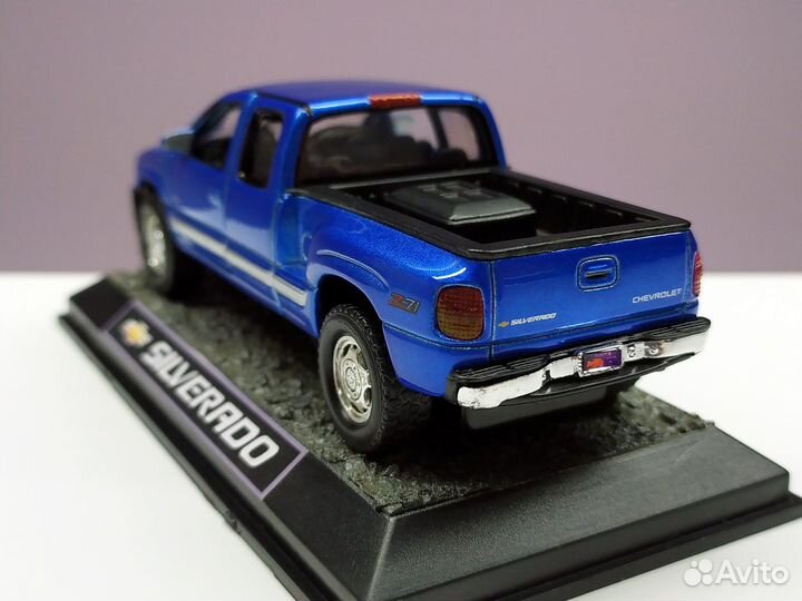 1:43 Chevrolet Silverado 1999