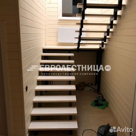 Лестница на металлическом каркасе