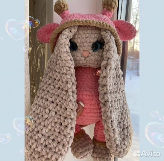 Вязаные игрушки ручной работы «Зайка Буся»