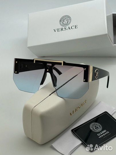 Солнцезащитные очки versace