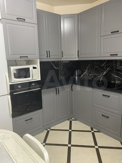 2-к. квартира, 60 м², 1/3 эт.