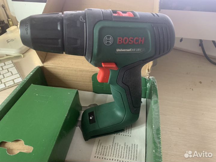 Bosch Дрель-шуруповерт UniversalDrill 18V, без акк