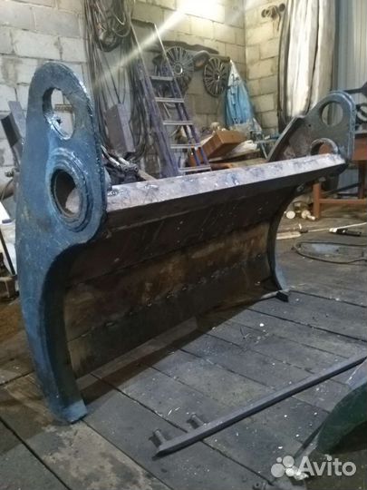 Лесной нож толкатель