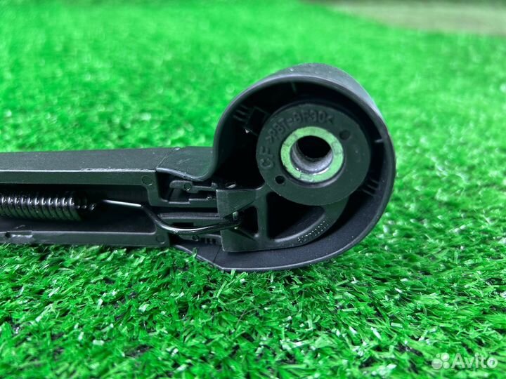 Поводок заднего стеклоочистителя Audi A4 B8 VAG