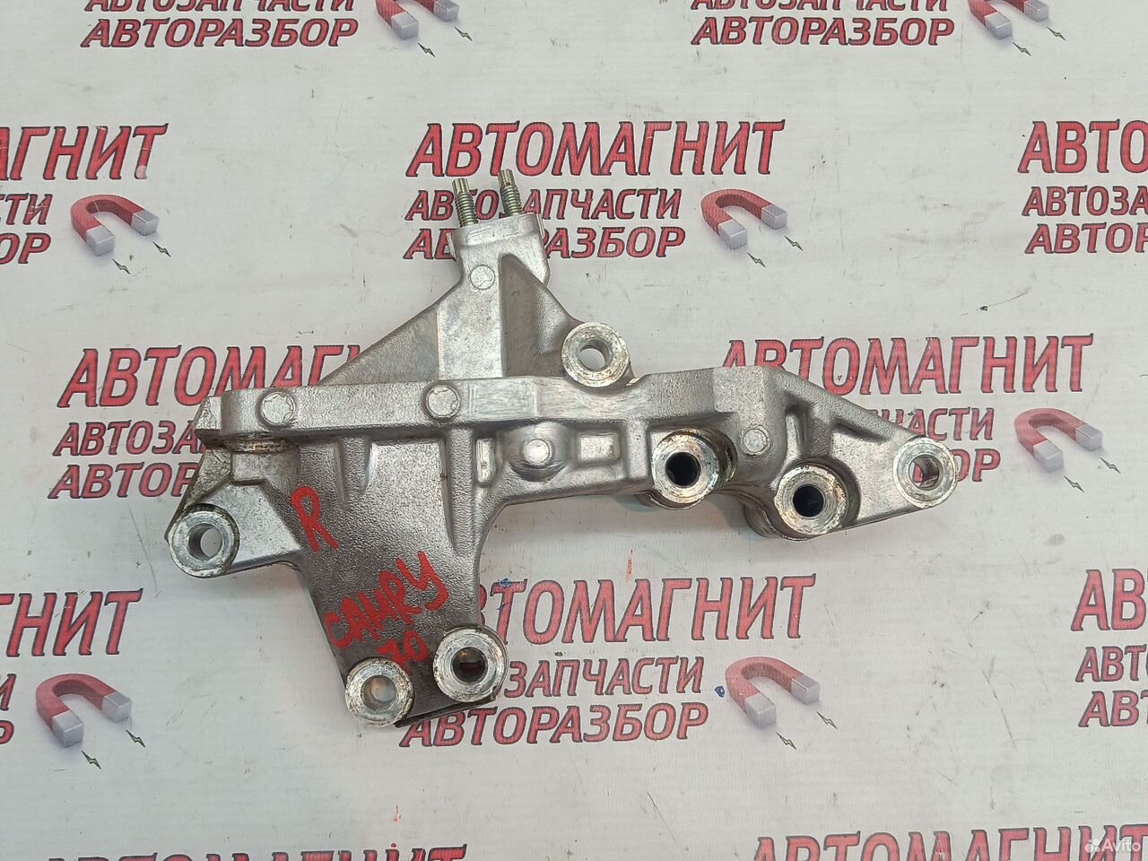 Кронштейн двигателя правый Toyota Camry 70 3.5 2AR