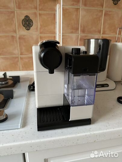 Кофемашина Nespresso Delonghi