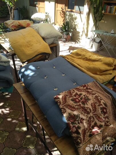 Пледы и покрывало бу и матрасы