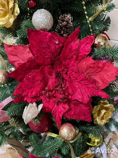 Ёлка на штамбе с игрушками