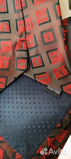 Новый галстук в коробочке бордовый