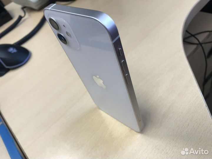 iPhone 12, 64 ГБ