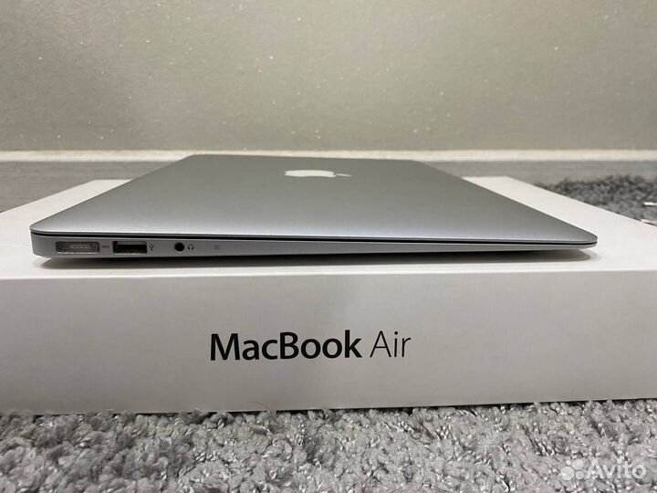 Apple Macbook air 13 I5/4GB/256SSD