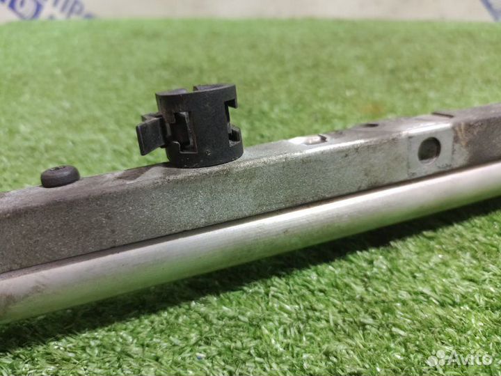 Топливная рампа Volvo S40 седан 2.4 B5244S 2008