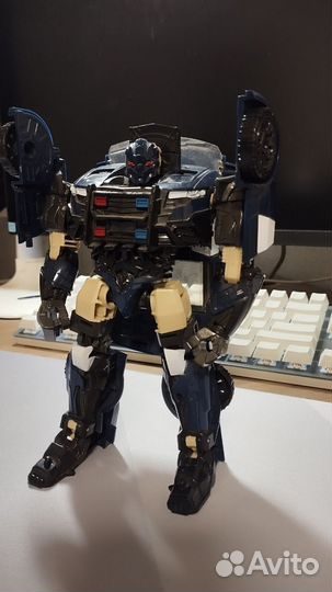 Игрушка - трансформер Баррикейд