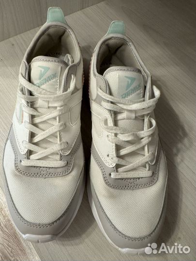 Кроссовки женские