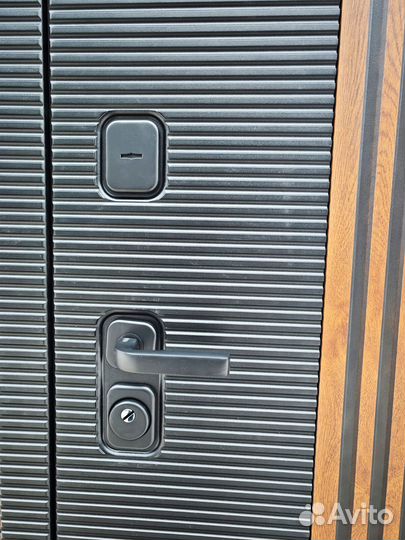 Дверь входная металлическая