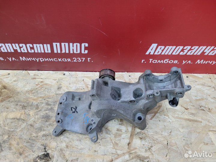 Кронштейн генератора Renault Logan