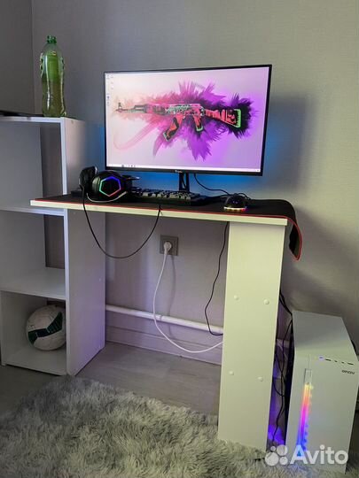 Игровой компьютер со столом