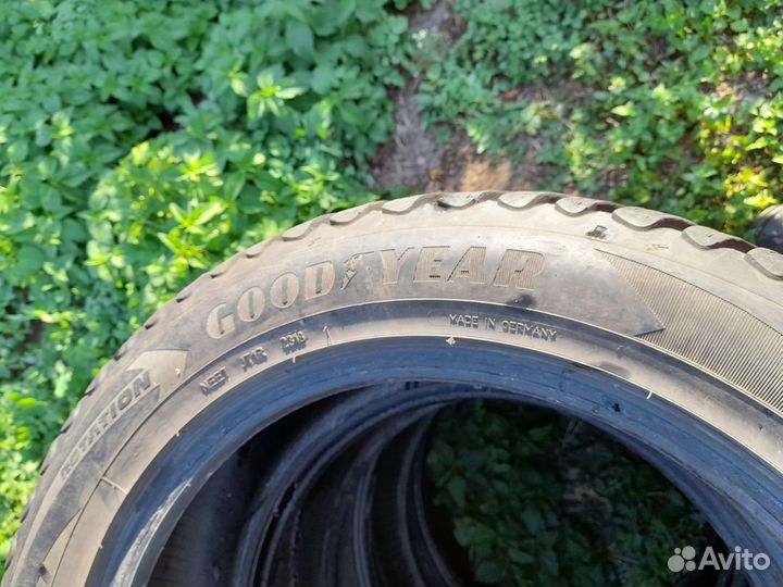 Goodyear UltraGrip Ice 235/55 R19