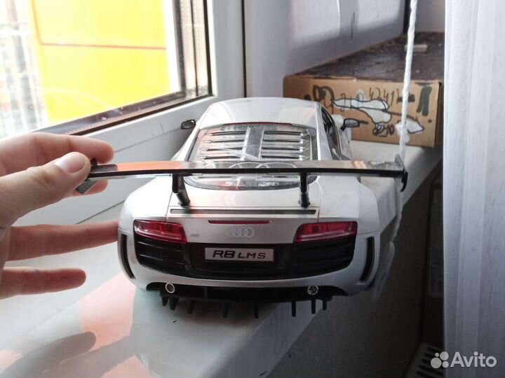 Машинка пластиковая