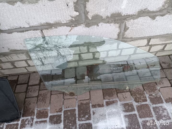 Стекло передней правой двери Chevrolet Aveo T255