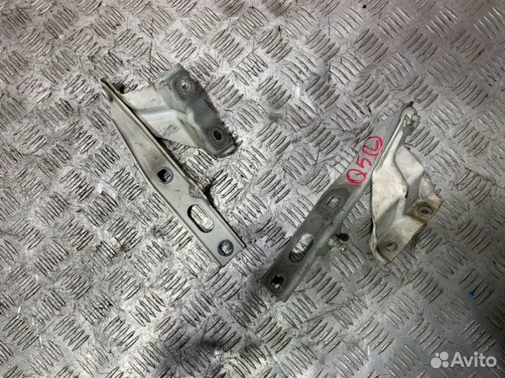 Петля капота Audi Q5 8RB