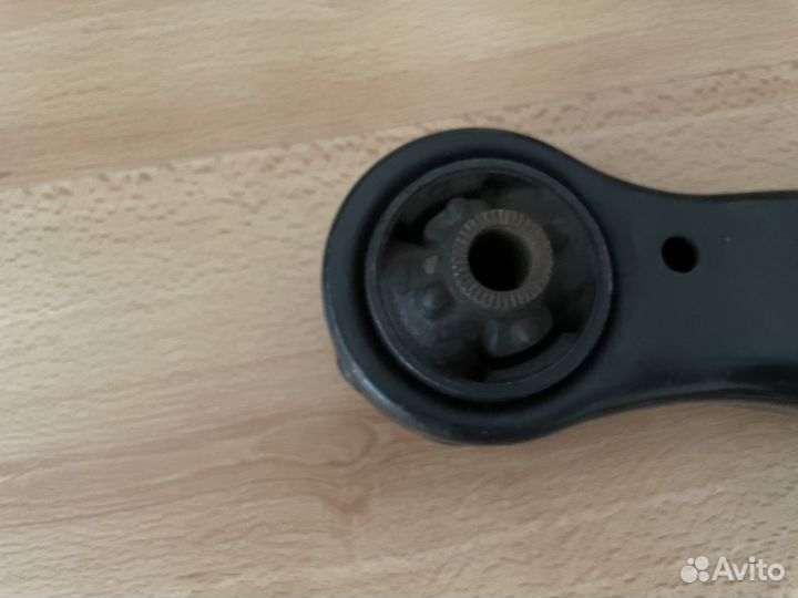 Рычаг передний нижний правый оригинал