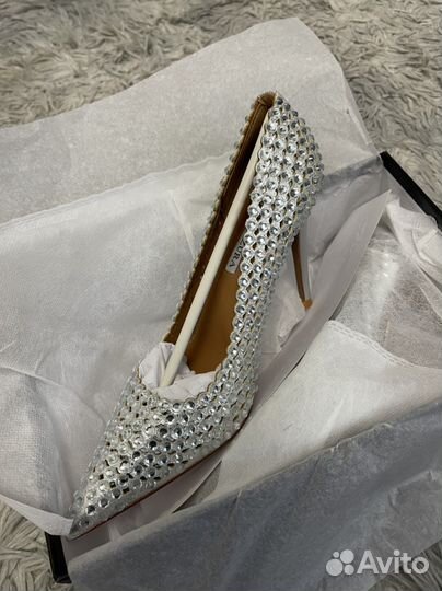 Туфли лодочки на шпильке со стразами