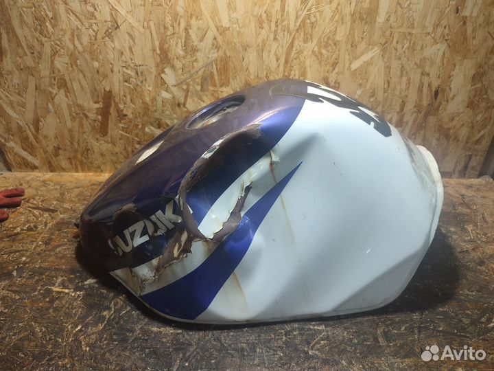 Gsx-r750 01-03 бензобак