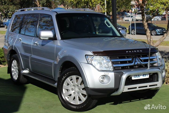 Лобовое стекло Mitsubishi Pajero