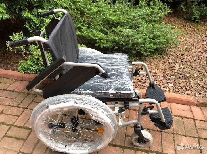 Коляска для инвалидов легкая