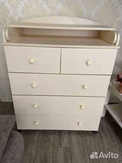 Комод с пеленальным столиком, кроватка