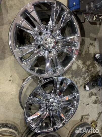 R-18 5 на 150 два литых дисков хром MKW