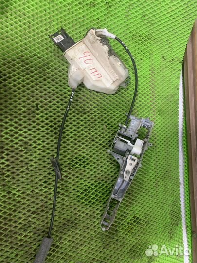 Замок двери передней правой Peugeot 308