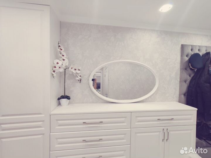 Зеркало в овальной раме