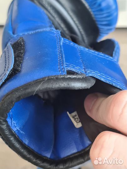 Боксерский шлем, боксерские перчатки, щитки, футы