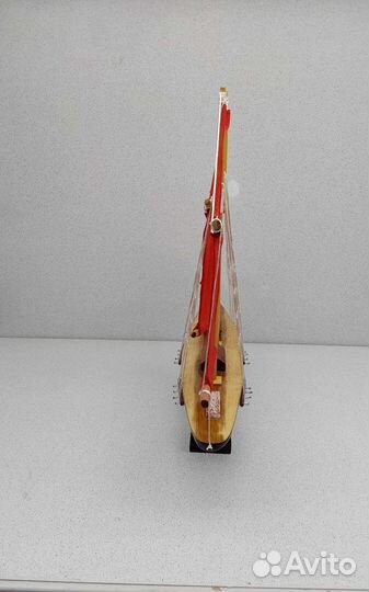 Яхта трёхмачтовая красная Крым 29,6*36,3 сувенир