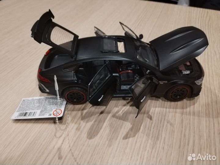 Коллекционная модель mercedes 